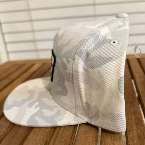 NWT Vans white camo SnapBack - Picture 2 of 4